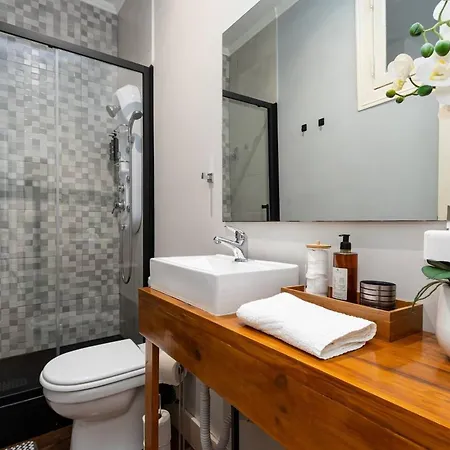 아파트 Spacious In 120 M² Fireplace 리스본
