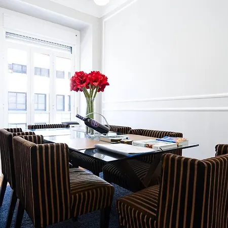 Spacious In 120 M² Fireplace Lisbon