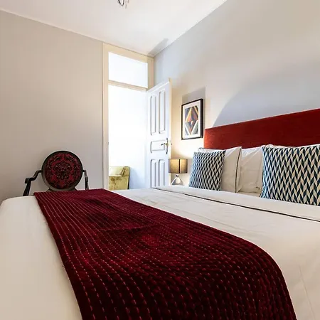 Spacious In 120 M² Fireplace Appartement