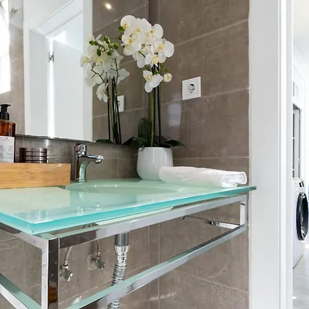Spacious In 120 M² Fireplace Apartment Lisbon