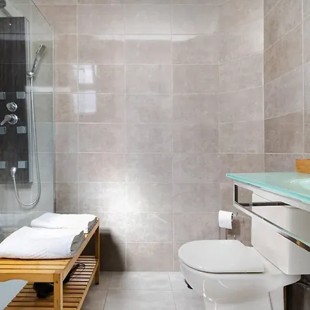 Spacious In 120 M² Fireplace * Lisboa