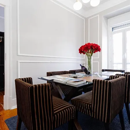 Spacious In 120 M² Fireplace * Lisboa