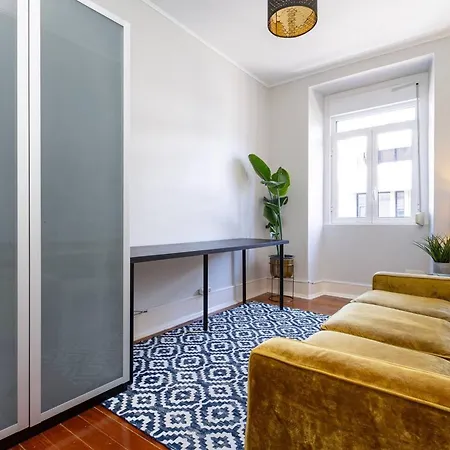 Spacious In 120 M² Fireplace Διαμέρισμα